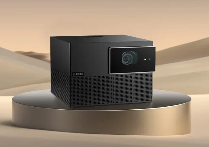 Aurora P2S smart projector with 700 lumens